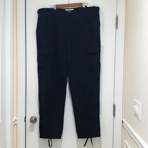 Black 6 pocket  cargo pants XL Reg pants.